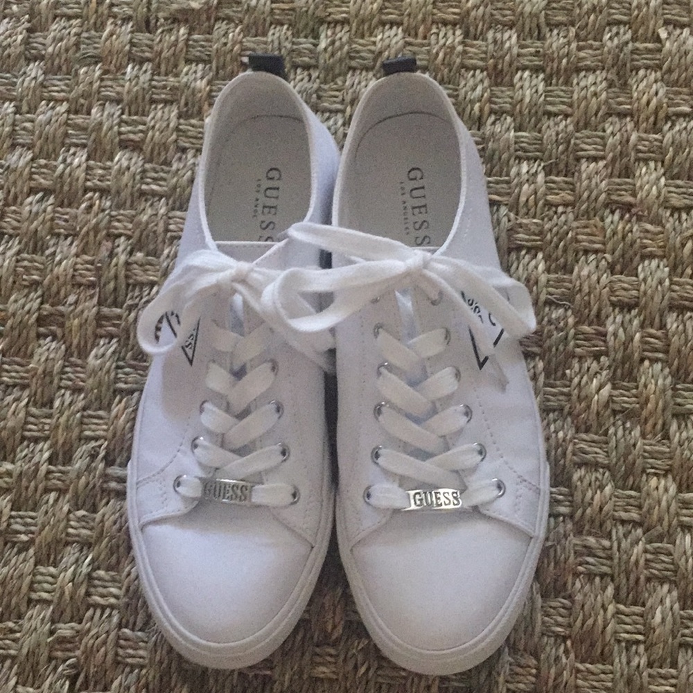 Guess almost new leather sneakers